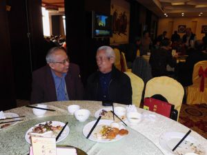 作家与老同志在京交谈