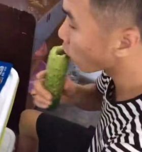 吃黄瓜