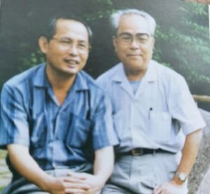 老作家吴之（右）与念人在泰山