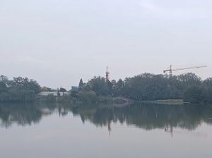 湖面倒影