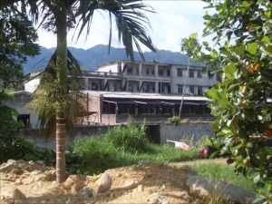    我们的南方农场白马岭中学已经不复存在，现在已经是个体户养猪基地。