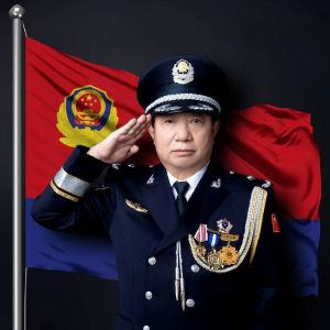 作者警礼服照