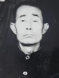 闫化其像