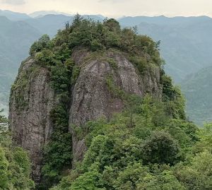 方岩背