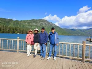  喀纳斯湖边