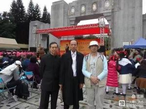 黄花岗首届黄花节（中为广东台盟刘进贤委员）