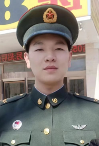 闫应元戎装照