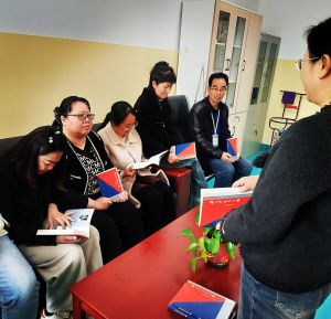茫崖市中小学部分老师参加赠书阅读活动