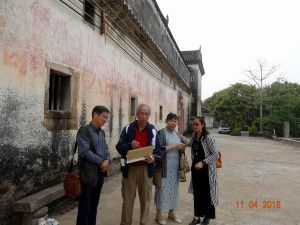 在叶亚来故居滟楼前现场写生