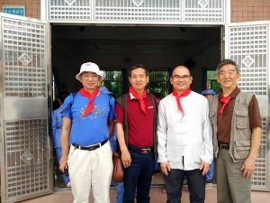 马来西亚晋元经典文化学会许为贤主席（右二）
