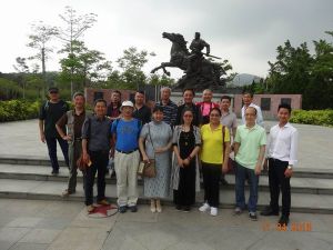 参观叶挺将军纪念园