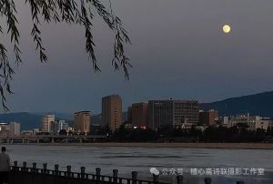 配图
