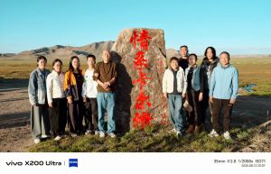 2025年8月鲁卫东与参会人员一行在卡尔墩 2025年8月鲁卫东与参会人员一行在卡尔墩