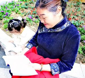 陈根花祖孙四代参加阅读活动