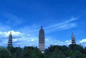 三塔寺前三座塔，塔塔塔