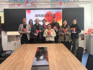校领导班子和部分老师合影
