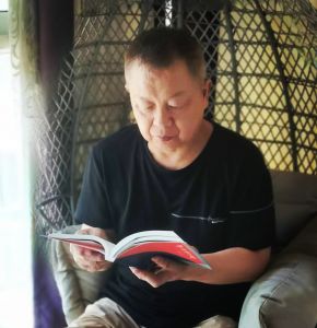 书中的文字唤醒了对大漠茫棉中学的深深怀恋