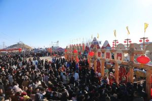 万人同吃“牛娃子饭” 万人同吃“牛娃子饭”