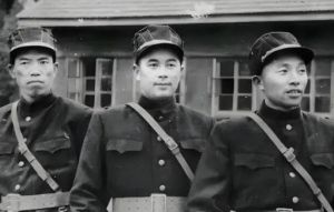 入朝前合影 入朝前合影
